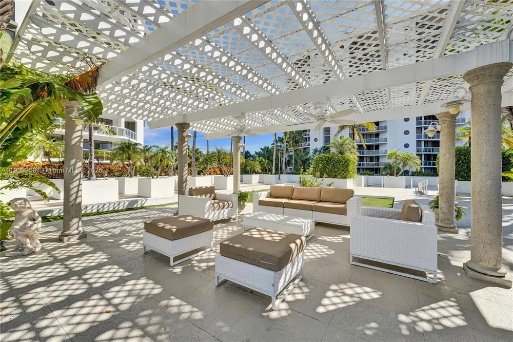 3600 Yacht Club Dr, Aventura, FL 33180