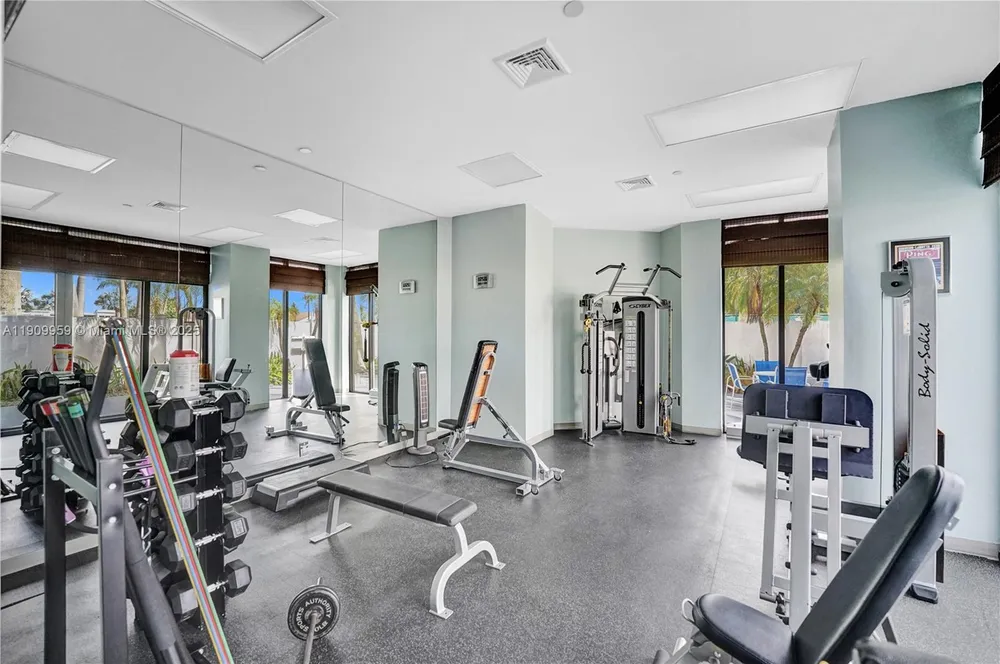 3600 Yacht Club Dr, Aventura, FL 33180