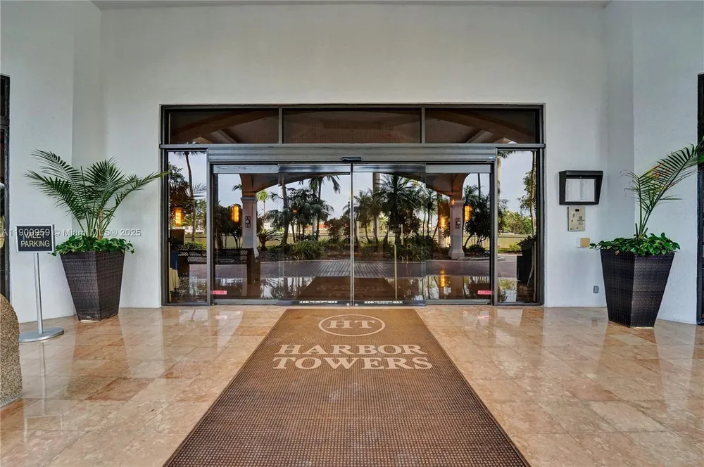 3600 Yacht Club Dr, Aventura, FL 33180