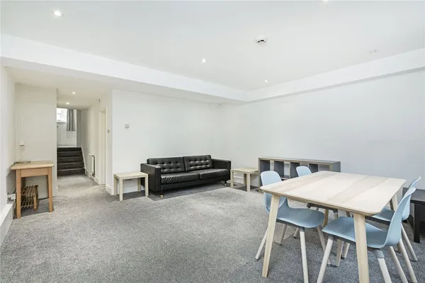 Westmoreland Terrace, London, SW1V photo 1