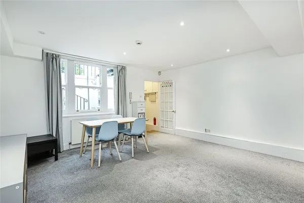 Westmoreland Terrace, London, SW1V photo 2