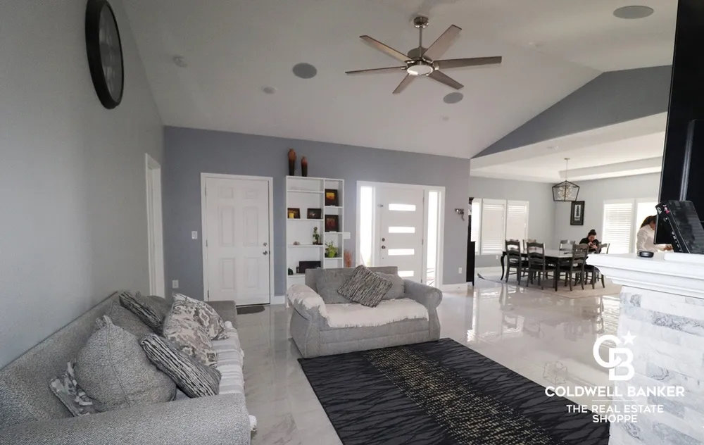 2201 Glenwood Dr, Garden City, KS 67846