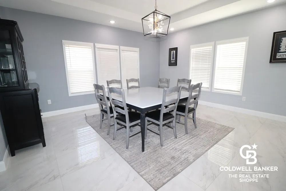 2201 Glenwood Dr, Garden City, KS 67846
