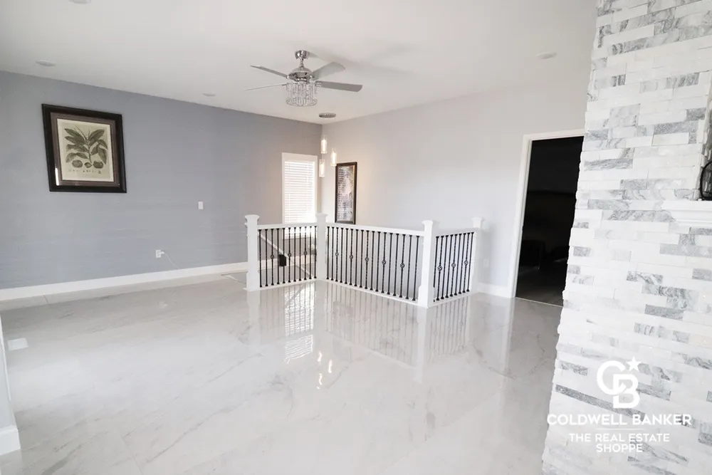 2201 Glenwood Dr, Garden City, KS 67846