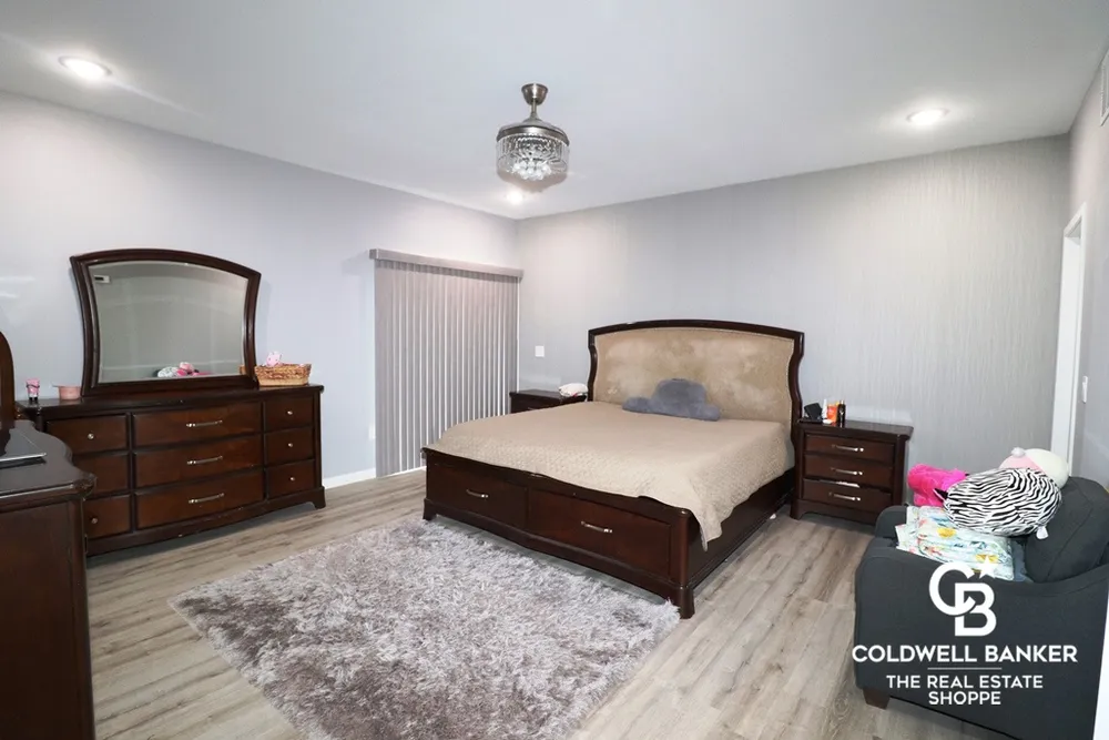 2201 Glenwood Dr, Garden City, KS 67846
