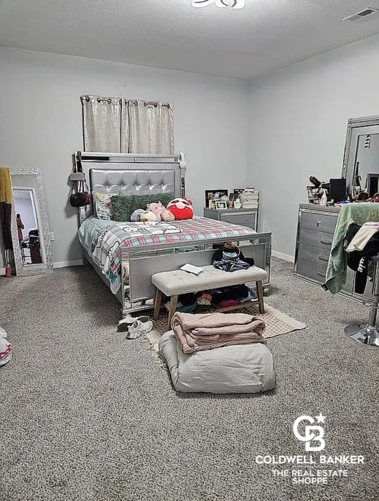 2201 Glenwood Dr, Garden City, KS 67846