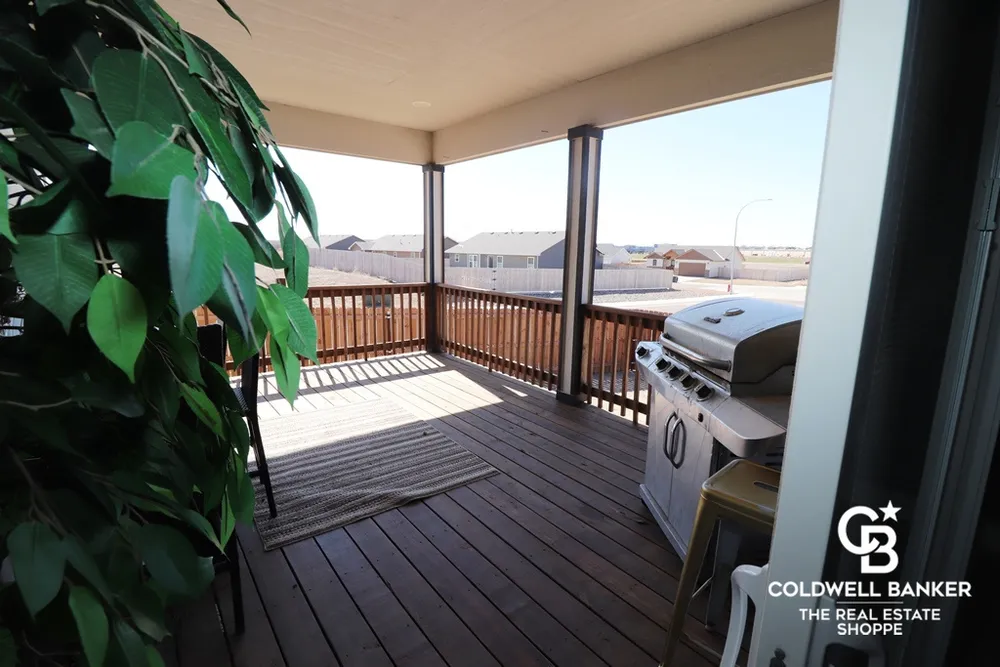 2201 Glenwood Dr, Garden City, KS 67846