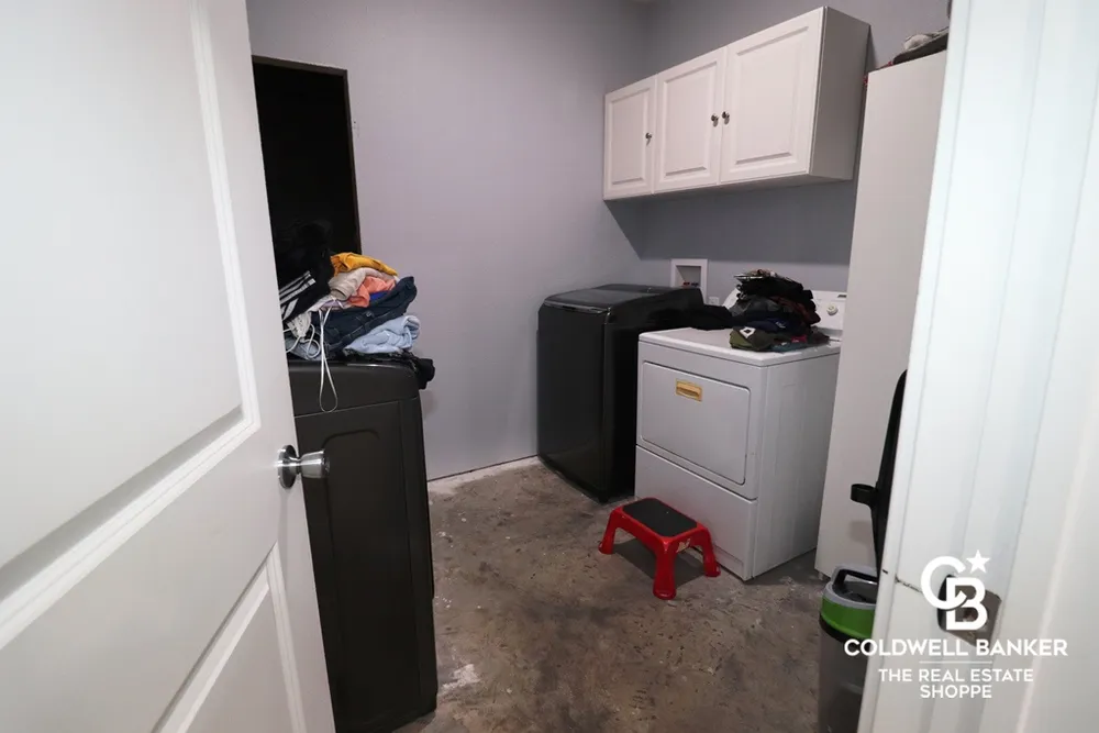 2201 Glenwood Dr, Garden City, KS 67846