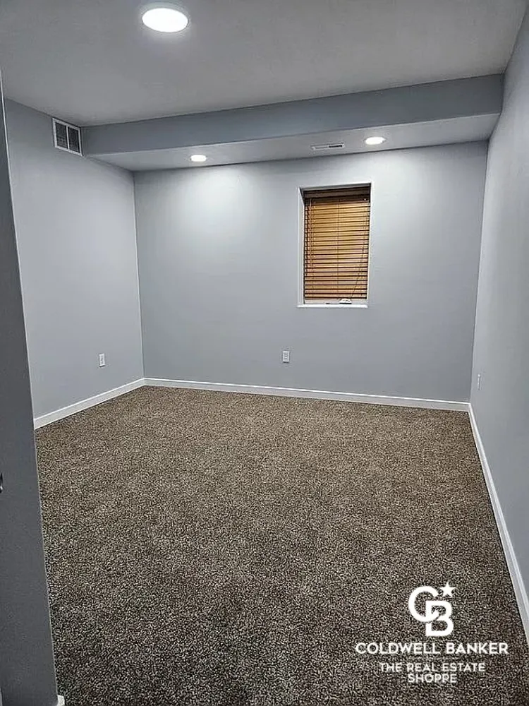2201 Glenwood Dr, Garden City, KS 67846