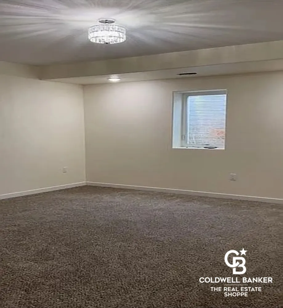 2201 Glenwood Dr, Garden City, KS 67846