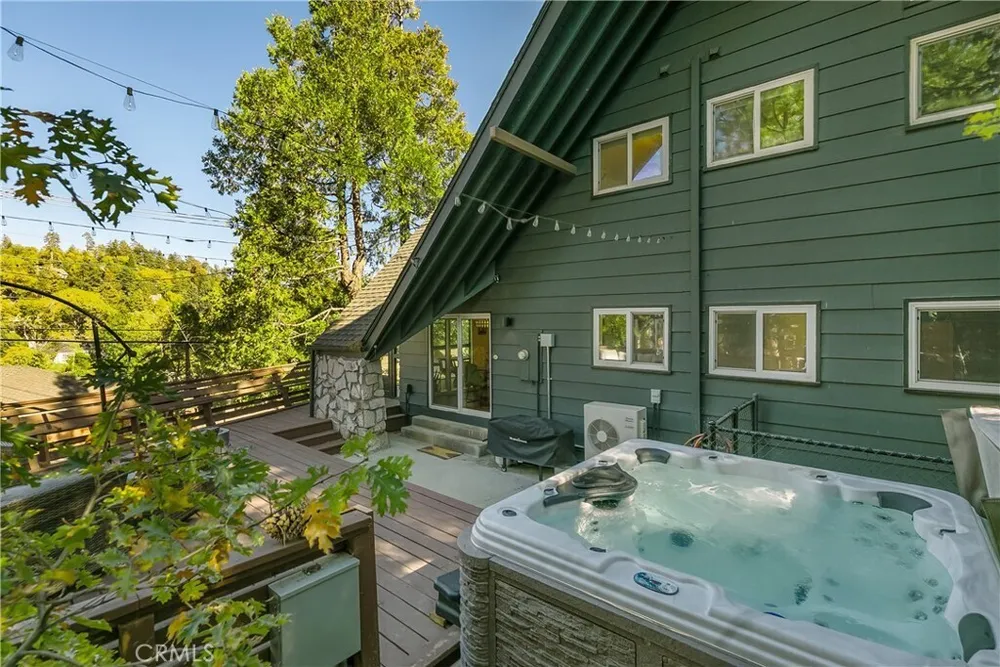 27558 W Shore Rd, Lake Arrowhead, CA 92352