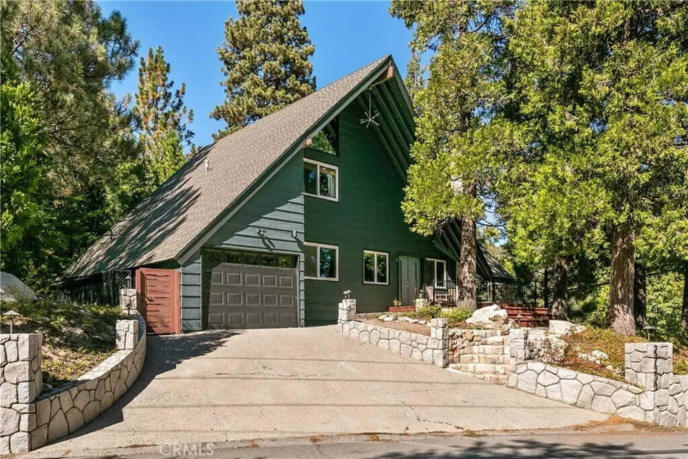 27558 W Shore Rd, Lake Arrowhead, CA 92352