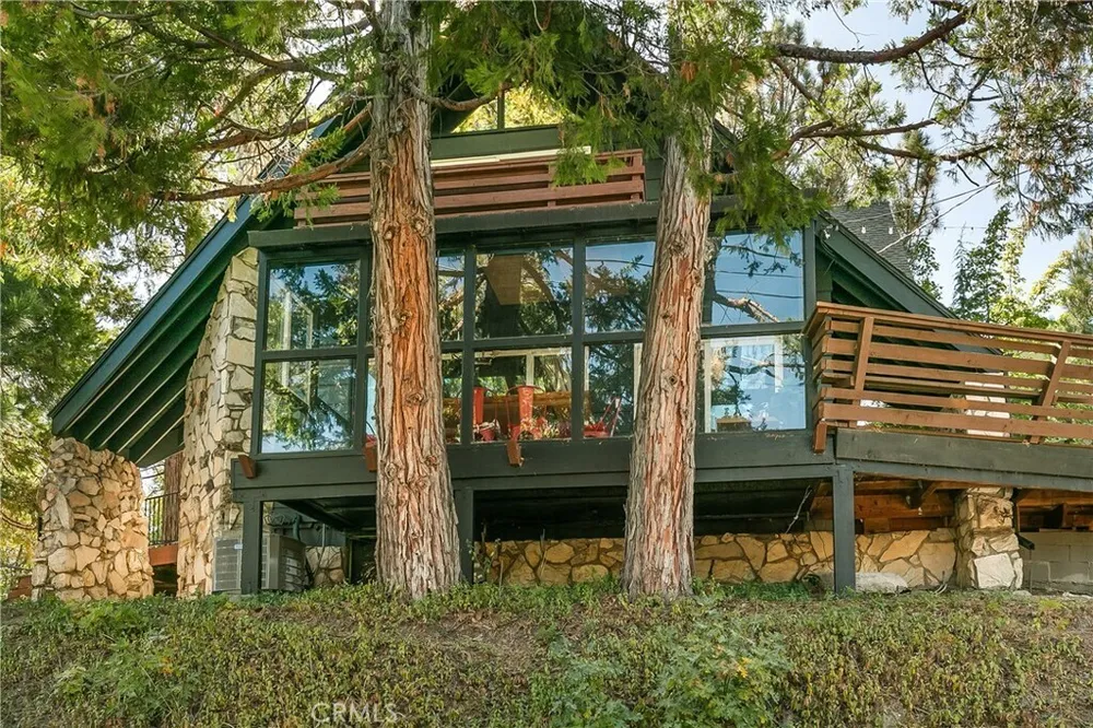 27558 W Shore Rd, Lake Arrowhead, CA 92352