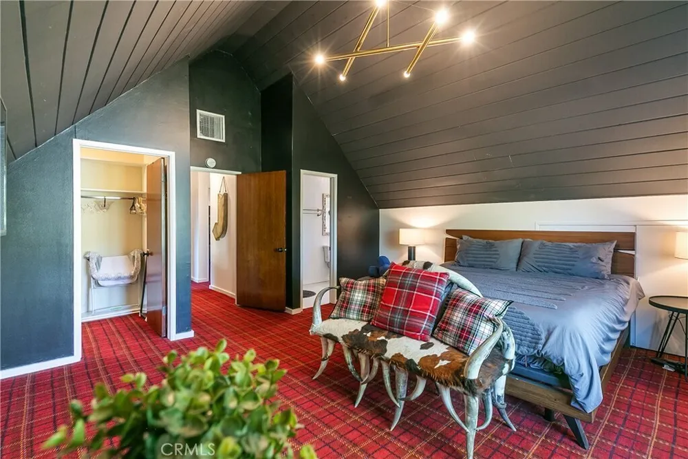 27558 W Shore Rd, Lake Arrowhead, CA 92352