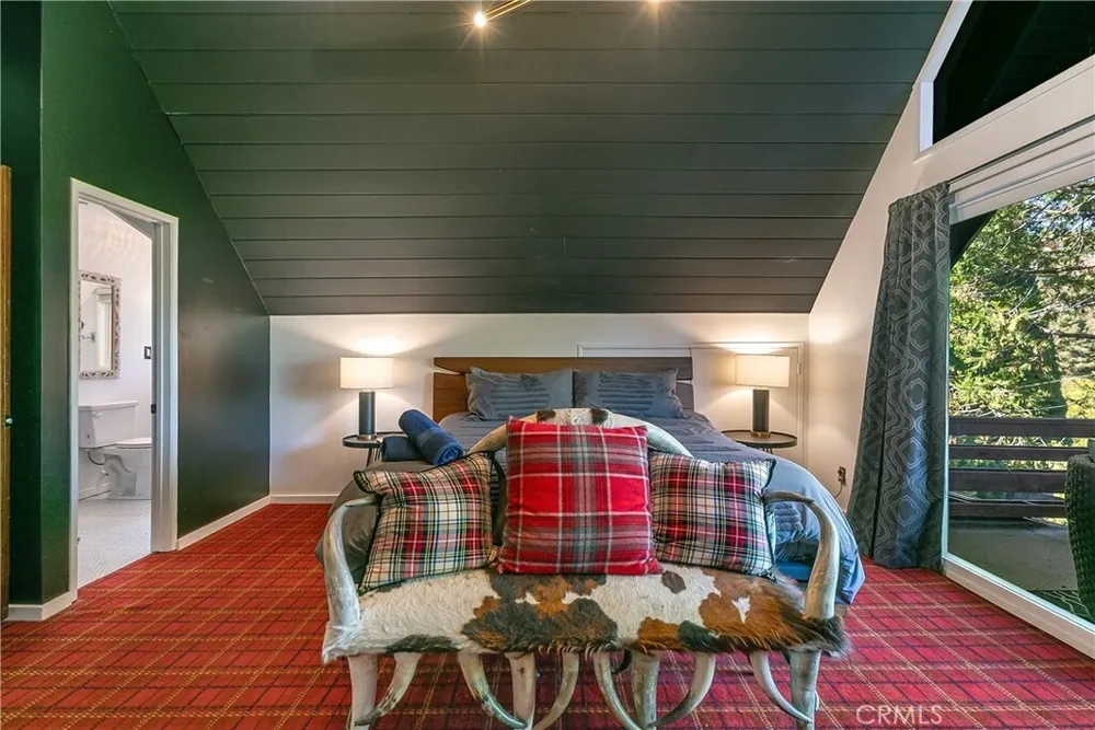27558 W Shore Rd, Lake Arrowhead, CA 92352