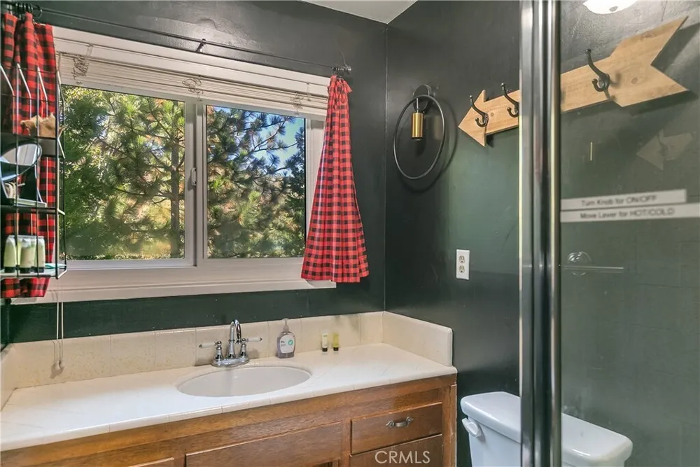 27558 W Shore Rd, Lake Arrowhead, CA 92352
