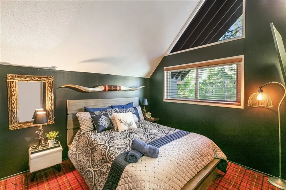 27558 W Shore Rd, Lake Arrowhead, CA 92352