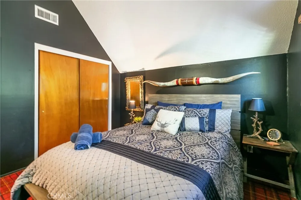 27558 W Shore Rd, Lake Arrowhead, CA 92352