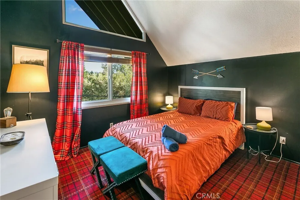 27558 W Shore Rd, Lake Arrowhead, CA 92352