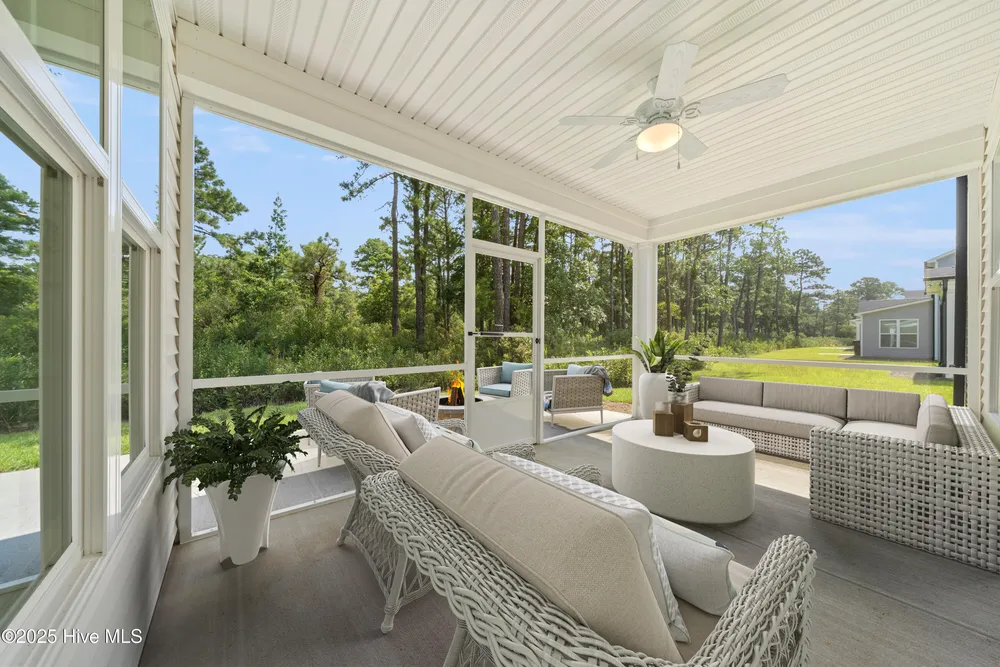 523 Country Club Dr, Shallotte, NC 28470