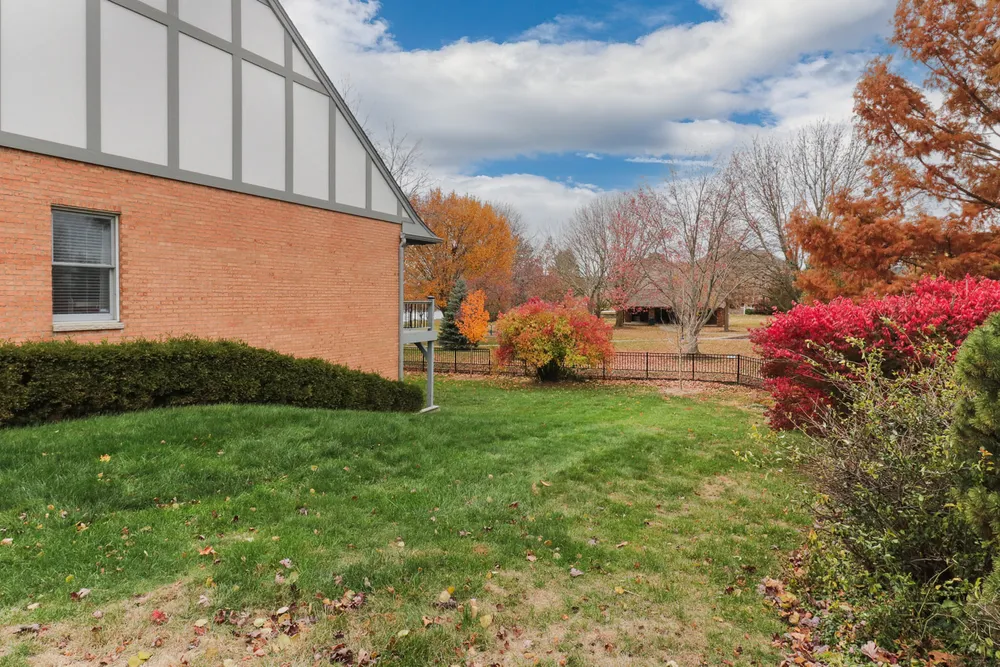 1908 Crimson Ln, Bloomington, IL 61704