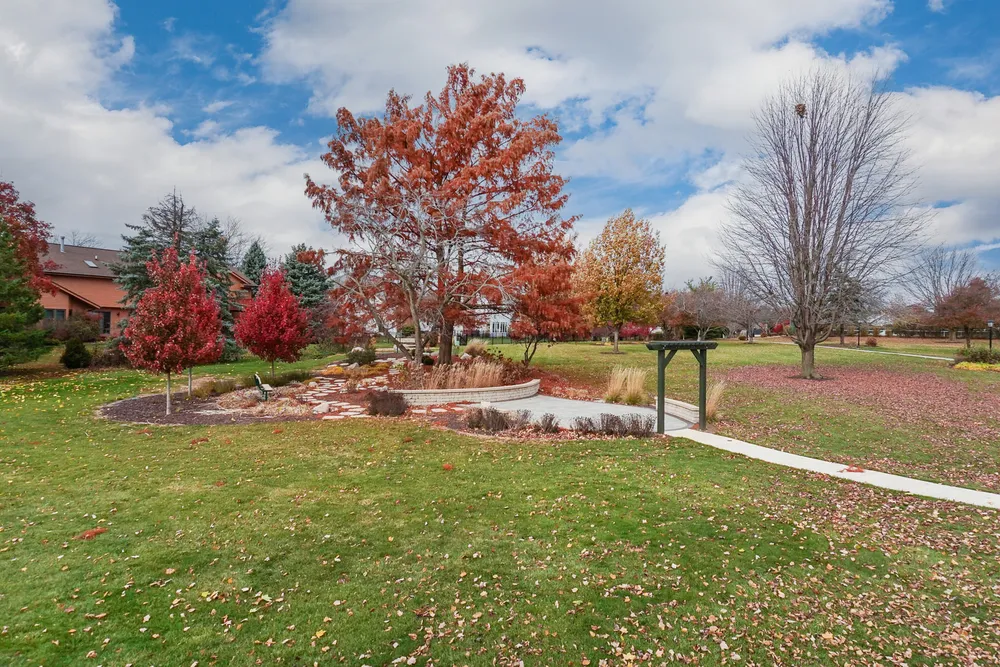 1908 Crimson Ln, Bloomington, IL 61704