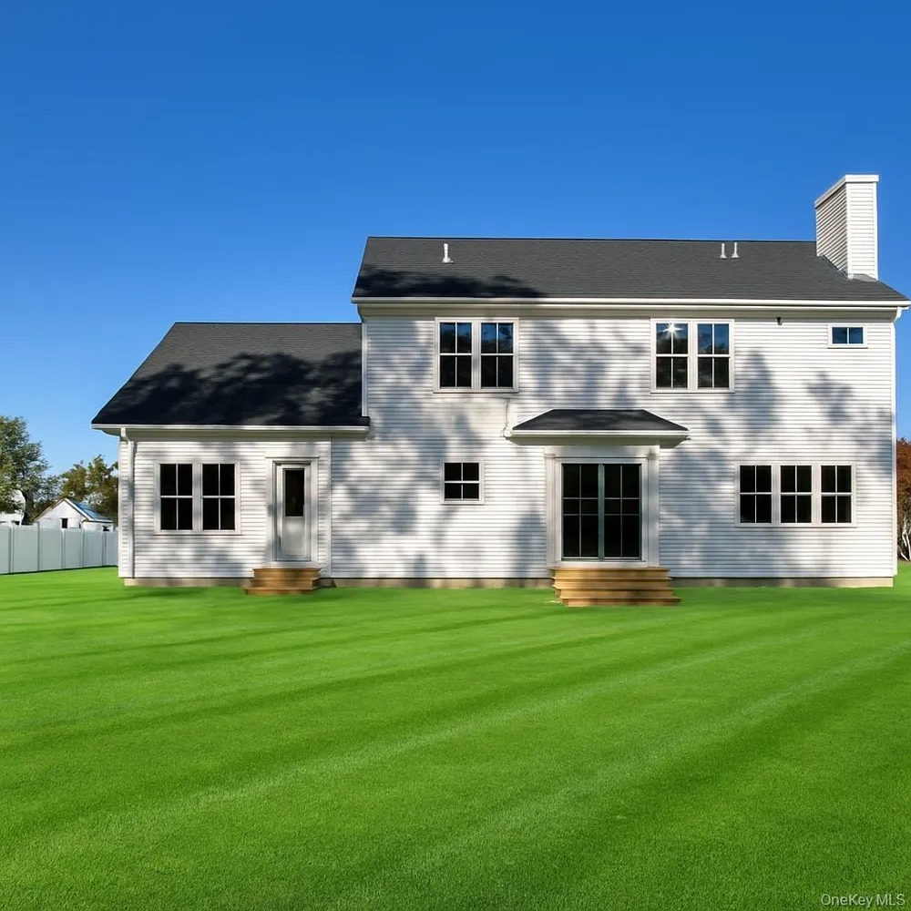 12 Fox Run Ct, Ridge, NY 11961