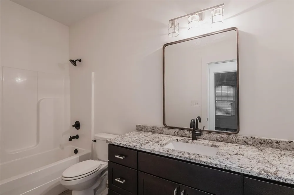 561 Linkside Ln, Bowling Green, KY 42103