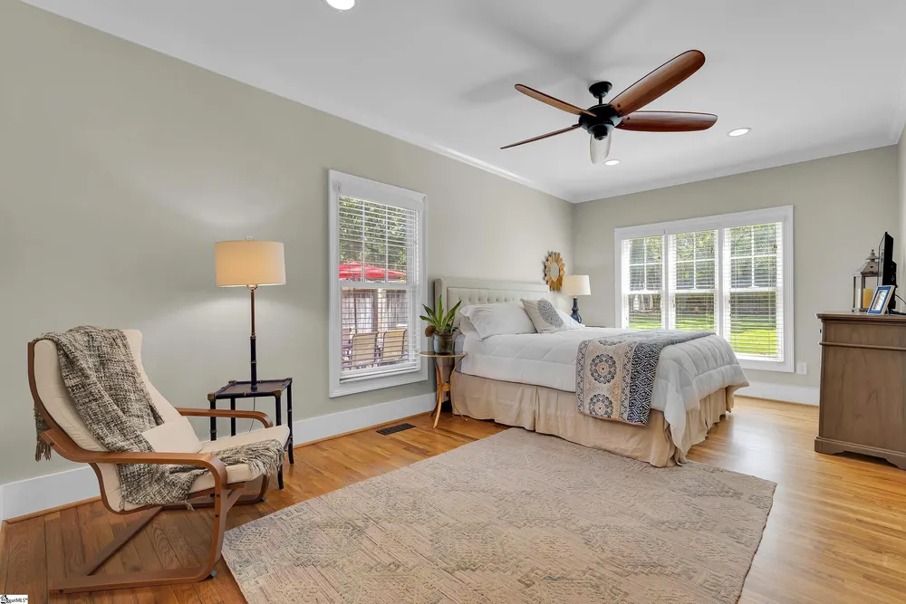 129 Phillips Ln, Greenville, SC 29605
