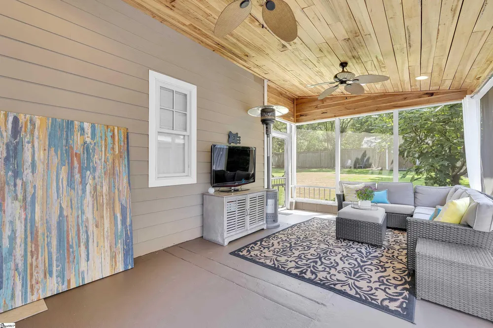 129 Phillips Ln, Greenville, SC 29605