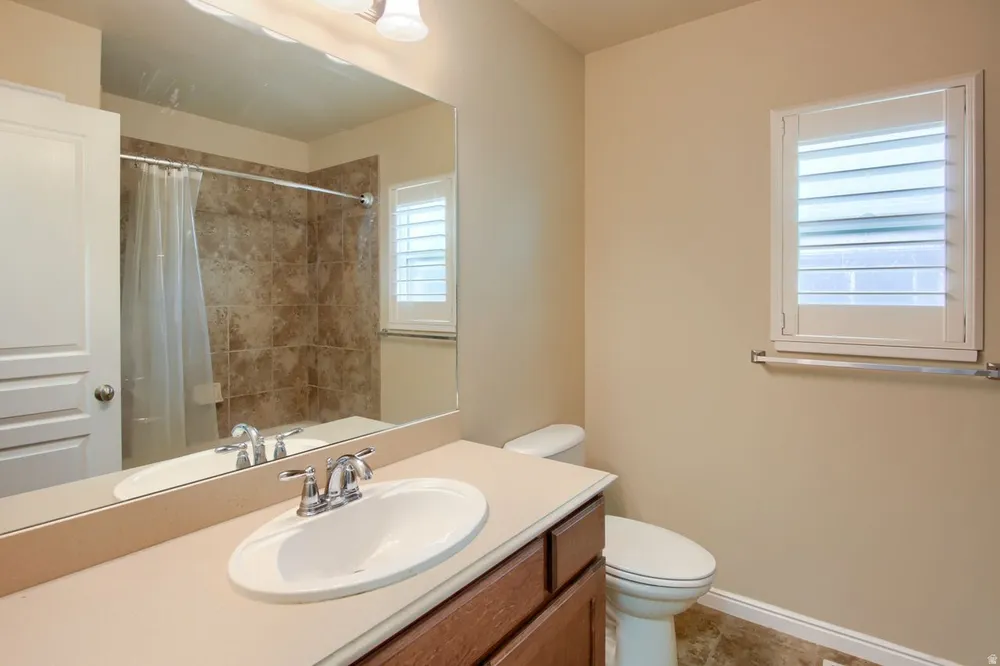 2444 N Hooded Crane Cir, Clinton, UT 84015