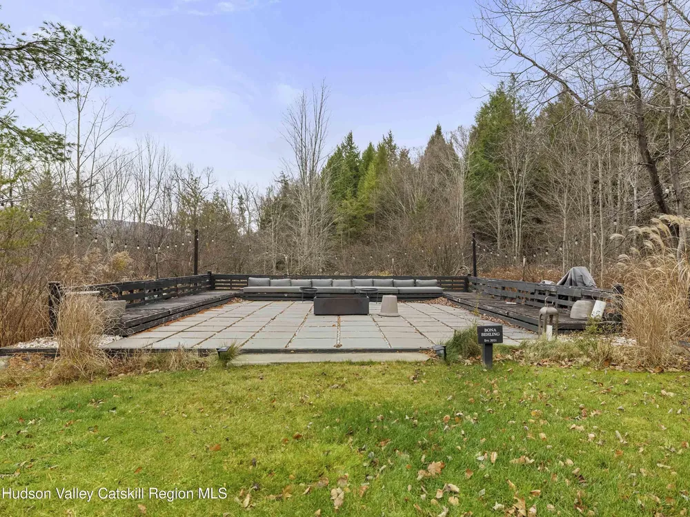 85 Bobillen Dr, Jewett, NY 12444