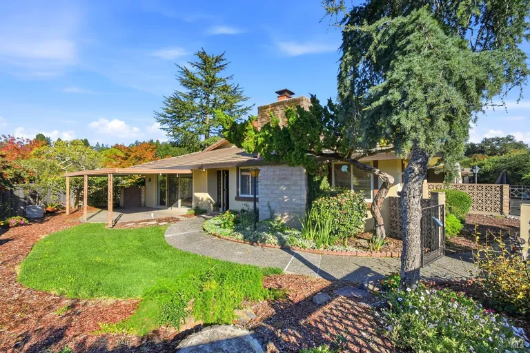 442 Las Casitas, Santa Rosa, CA 95403
