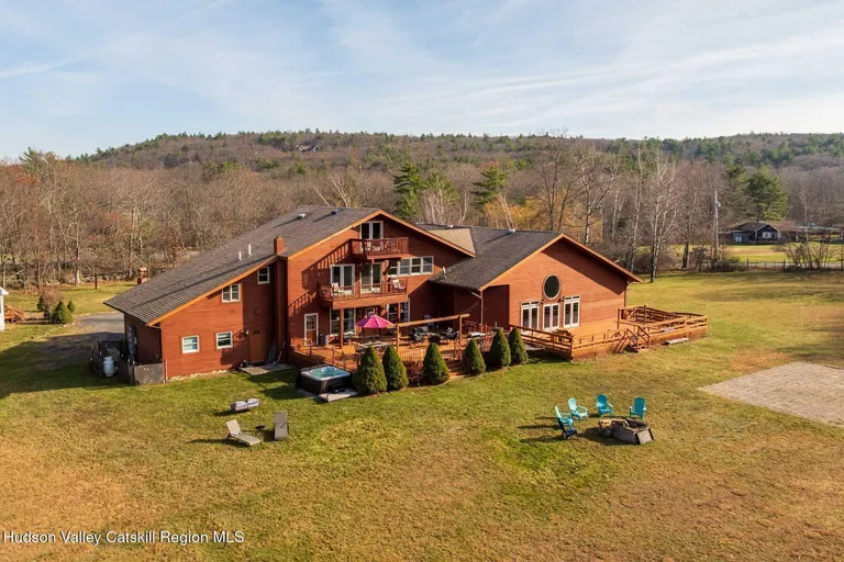 404 Winter Clove Rd, Round Top, NY 12473