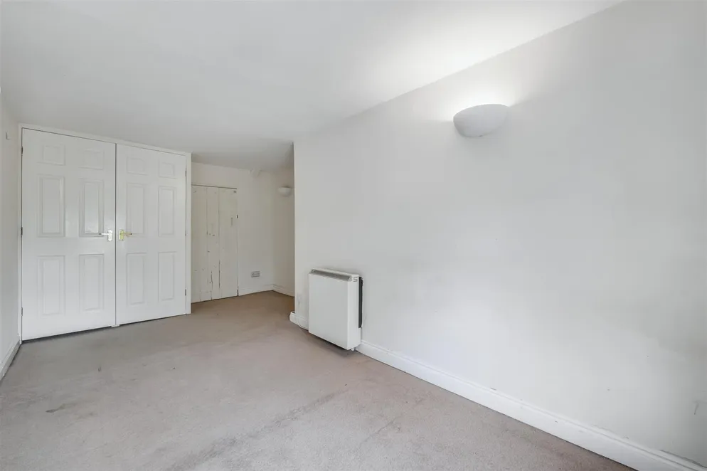 Property carousel item 12