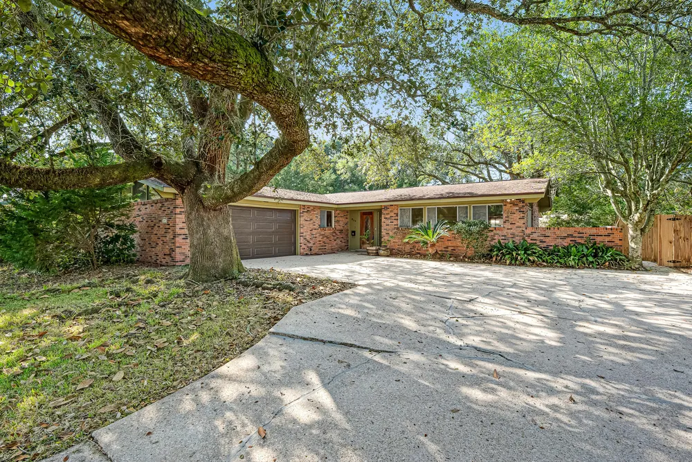 655 Merioneth Dr NE, Fort Walton Beach, FL 32547