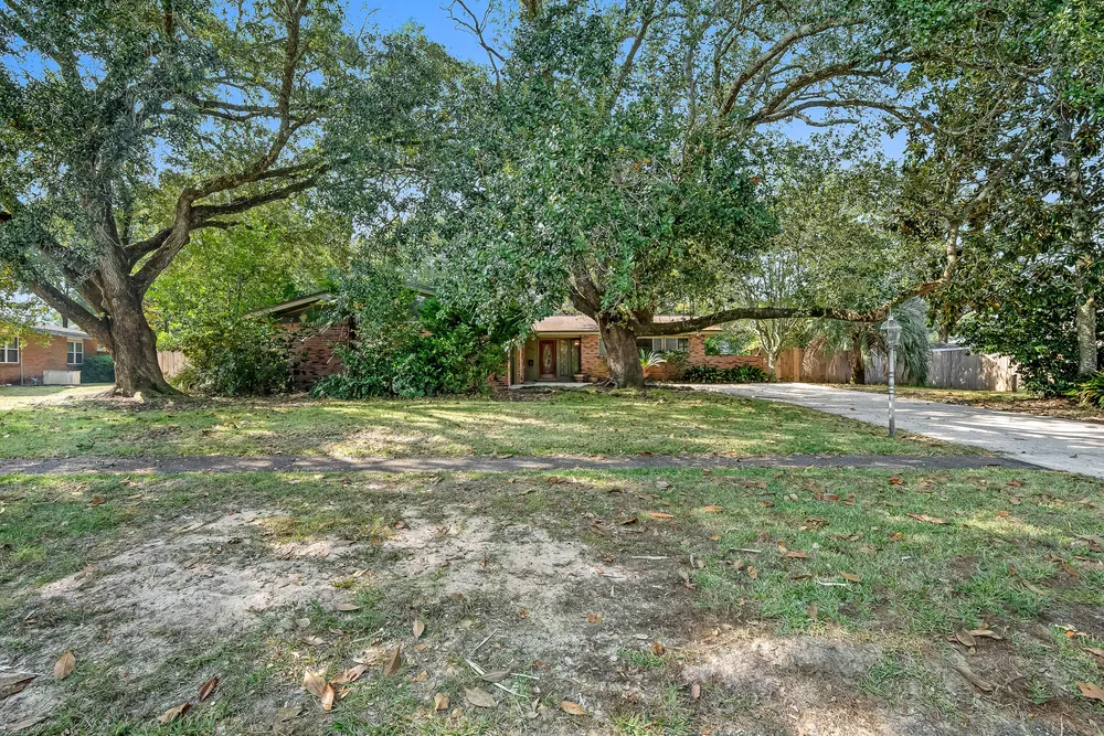 655 Merioneth Dr NE, Fort Walton Beach, FL 32547