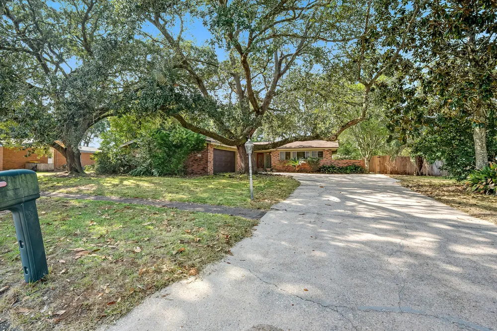 655 Merioneth Dr NE, Fort Walton Beach, FL 32547