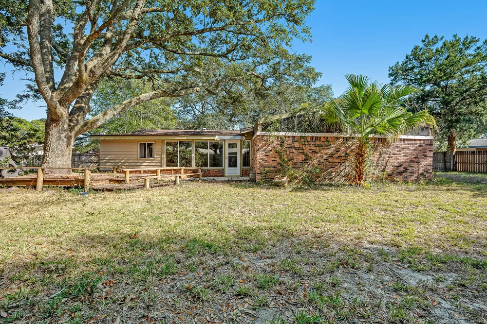 655 Merioneth Dr NE, Fort Walton Beach, FL 32547