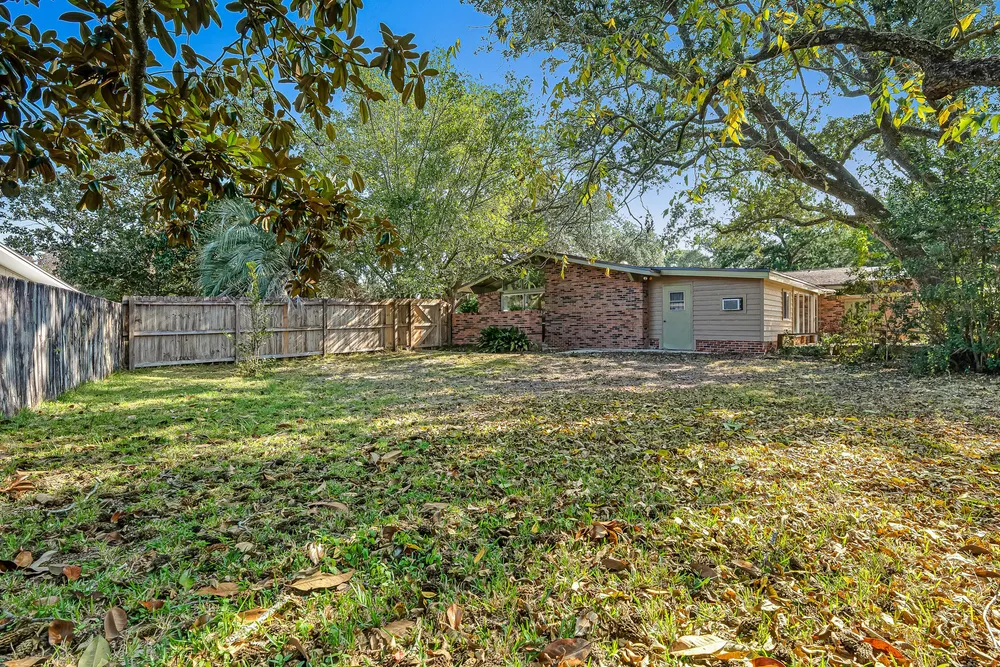 655 Merioneth Dr NE, Fort Walton Beach, FL 32547