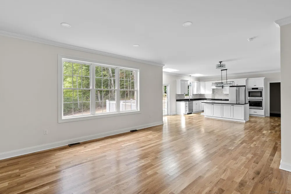 289 Young St, East Hampton, CT 06424