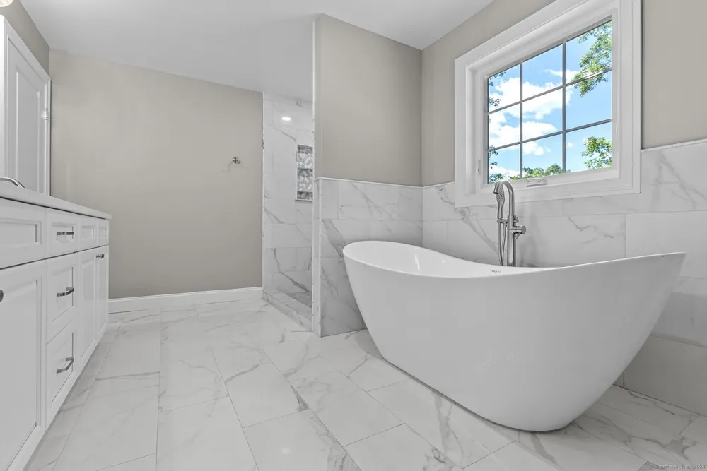 289 Young St, East Hampton, CT 06424