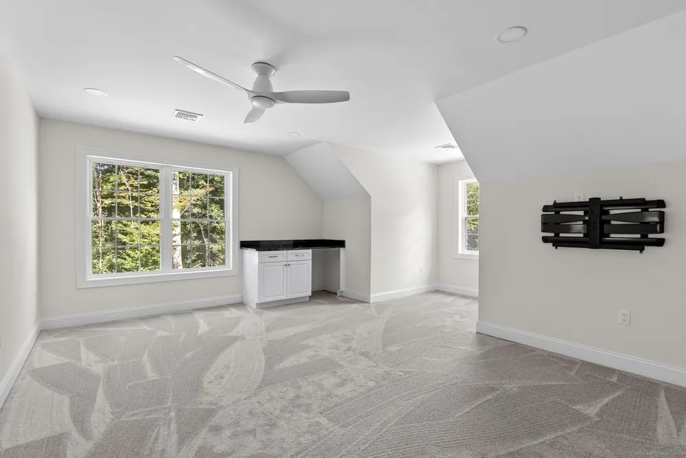 289 Young St, East Hampton, CT 06424