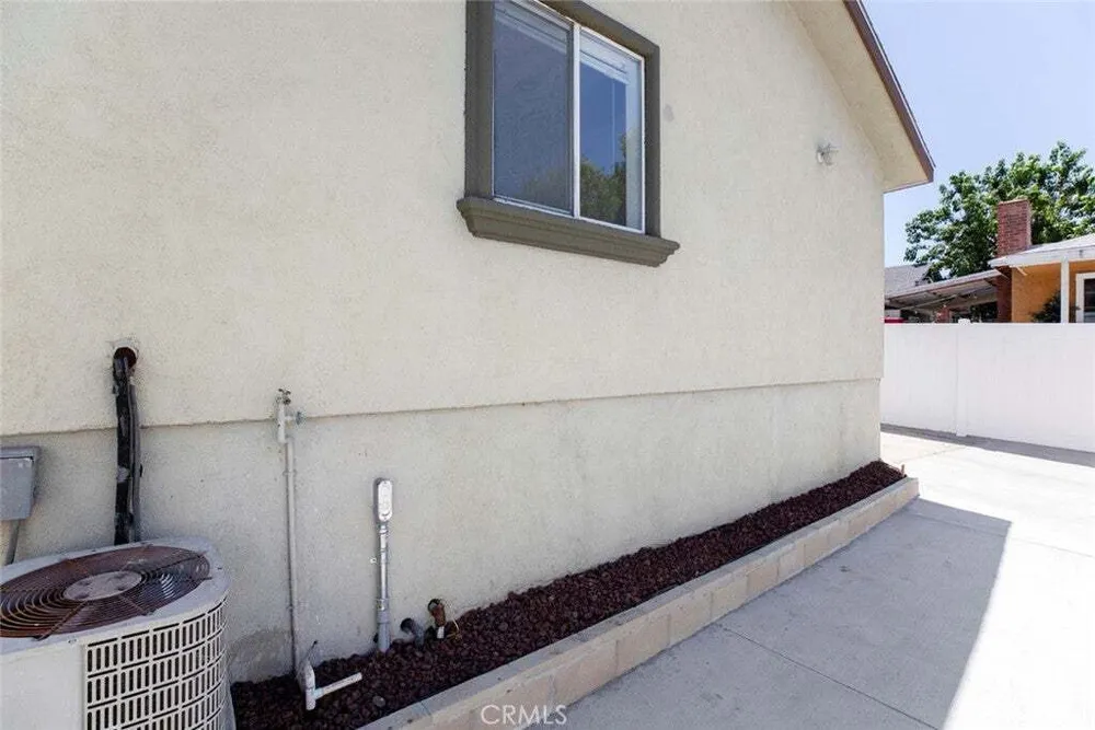 10531 Greenburn Ave, Sunland, CA 91040