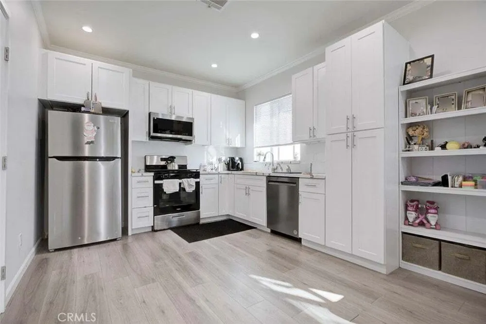 10531 Greenburn Ave, Sunland, CA 91040