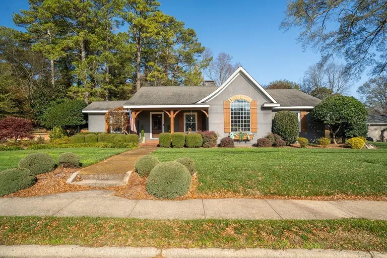 704 Walnut Ave, Dalton, GA 30720