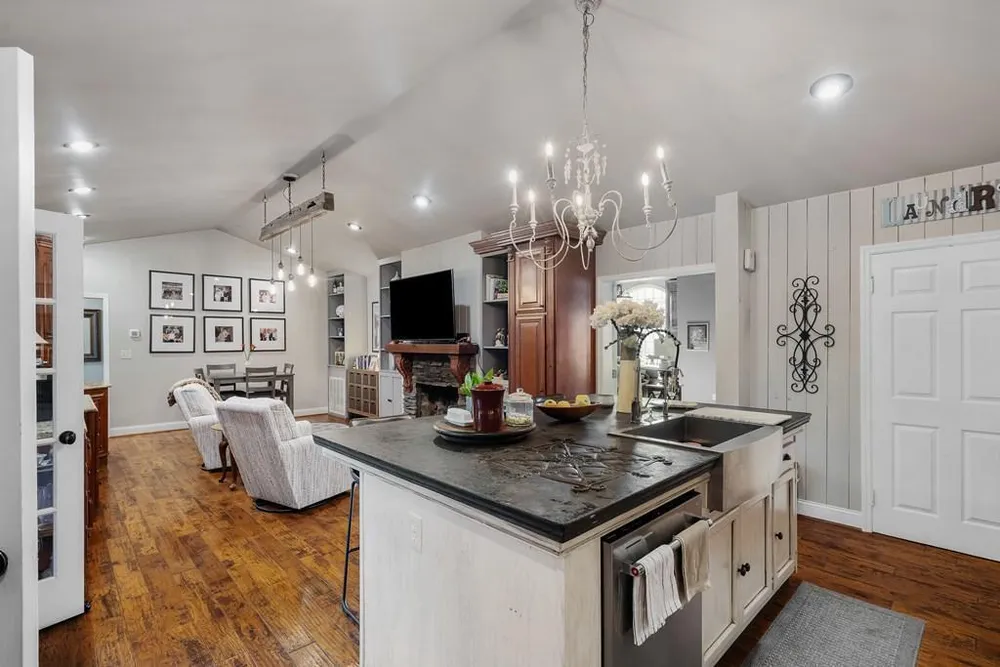 704 Walnut Ave, Dalton, GA 30720