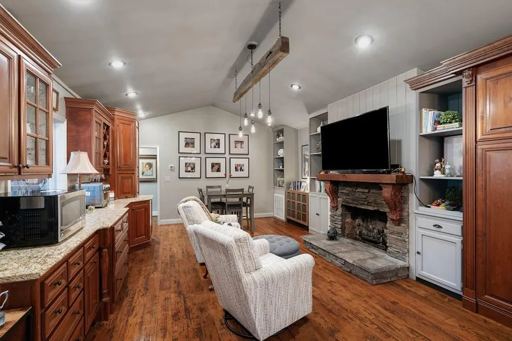 704 Walnut Ave, Dalton, GA 30720