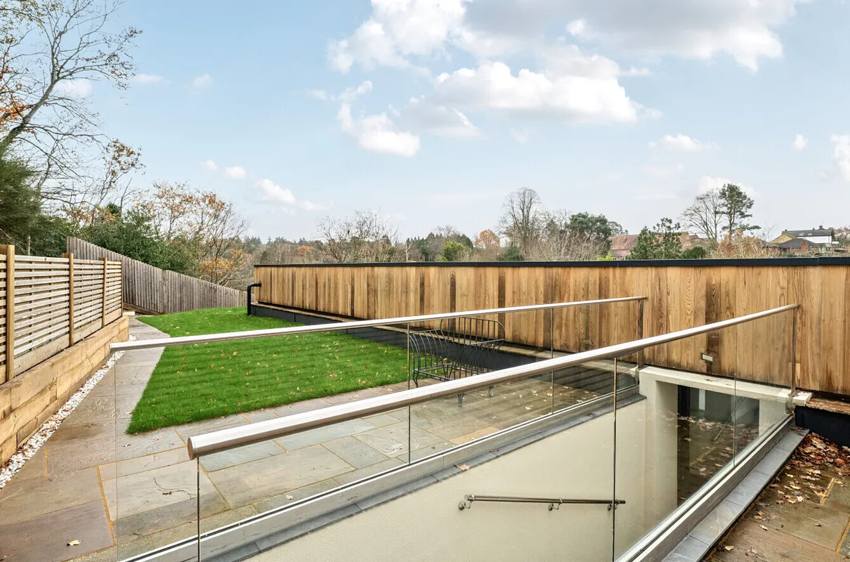 17 Frensham Road, Lower Bourne, Farnham, GU9
