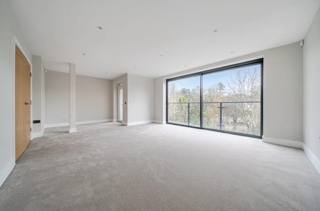 17 Frensham Road, Lower Bourne, Farnham, GU9